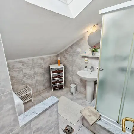 Anadora Apartment